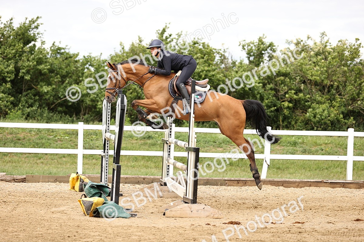 SBM_003310 - Class 11 - Senior Newcomers - 1.10m