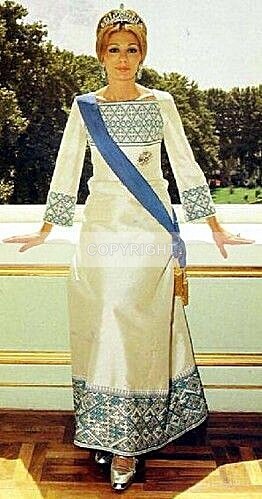 IR-17 Farah Queen of Iran - Iranian Royals