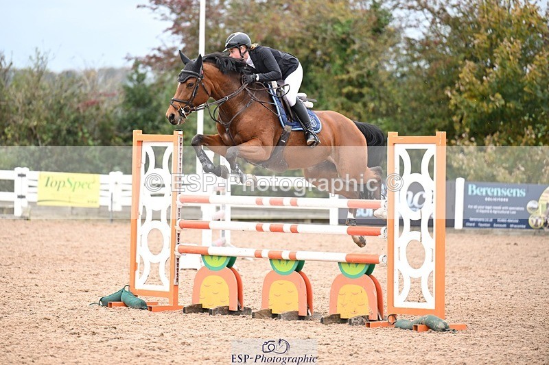 251022-144112-00693 - Cls 6 Snr Foxhunter 1.20m