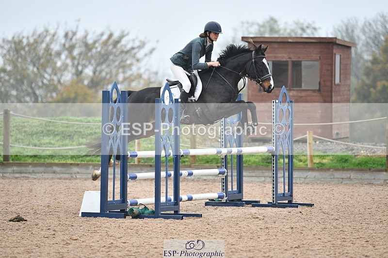 241102A-110927-04207 - SAT Cls 9 British Novice and 90cm Open