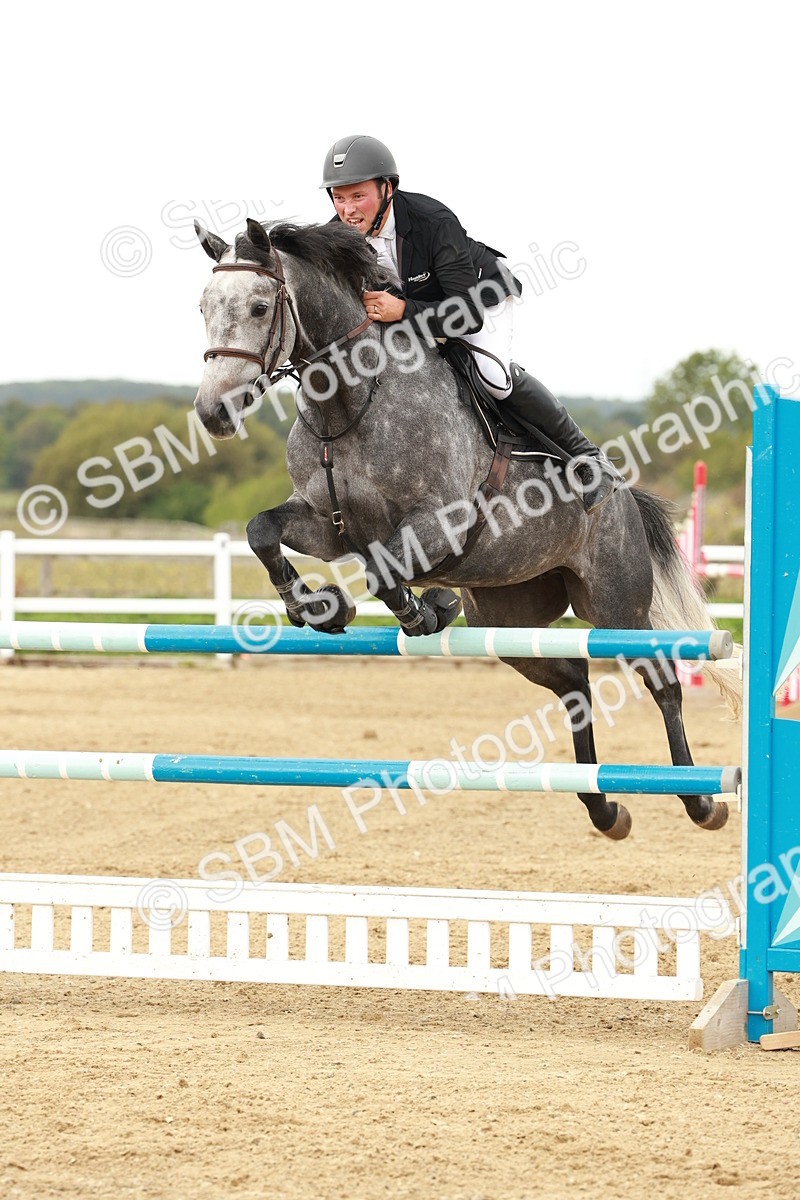 1I0A8132 - Class 5 - Senior Foxhunter 1.20m