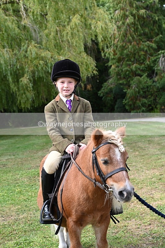 WJ6_3406 - Berks & Bucks - The Old farmhouse - Hound Exercise 20-08-25
