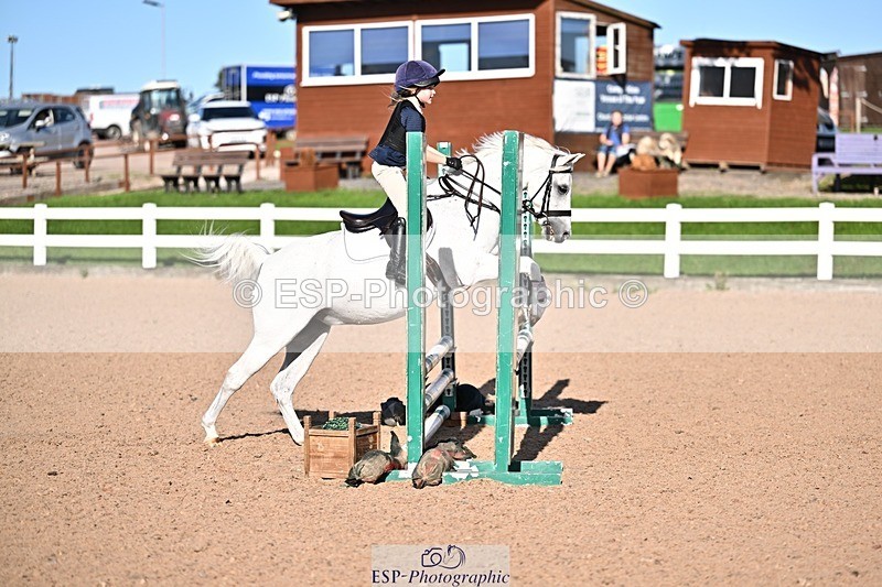 260915-164514-00091 - Clear Round and 60cm