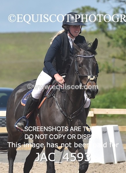 JAC_4593 - CLASS 7 Senior Foxhunter/ 1.20m Open