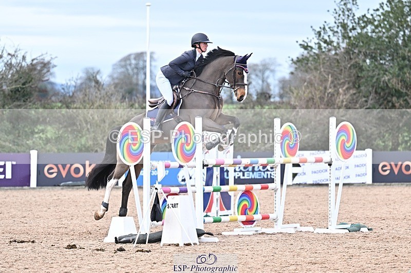 251126-133923-00605 - Cls 5 Foxhunter and 1.20m