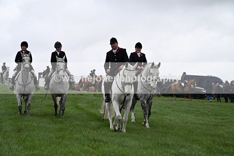 WJ7_8739 - Meet Staff & Hounds