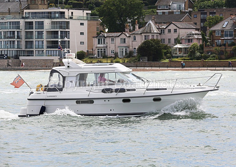 130609 SAPPHIRIN WT7A2179 - Flybridge Cruisers