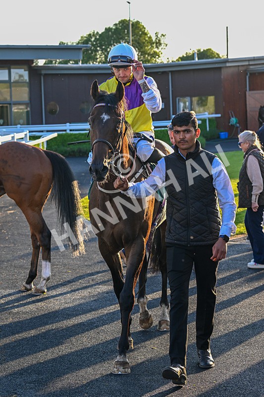 300525-Race 5-Wicket Keeper-7913 - Race 5