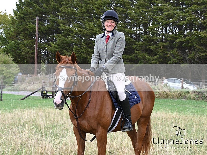 WJ7_0756 - Berks & Bucks Hound Exercise Blewbury 13-09-26