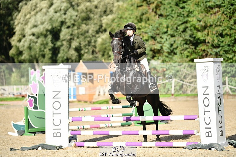 251004A-153731-01901 - Classes 8 & 9 70cm