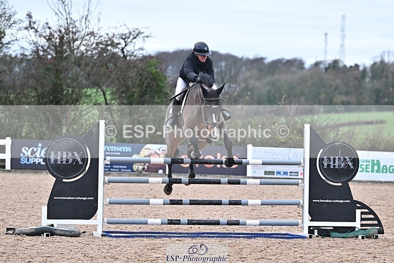 251126-140719-00676 - Cls 5 Foxhunter and 1.20m
