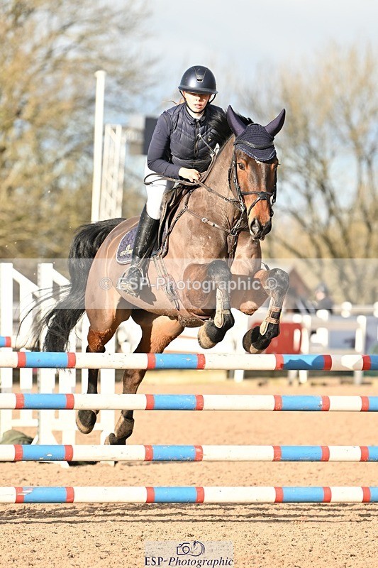 241208-131356-01721 - Cls 21 Newcomers and 1.10m Open