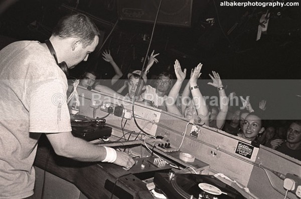 19 mr thing - Friends & Family @ music box mcr 20.09.03