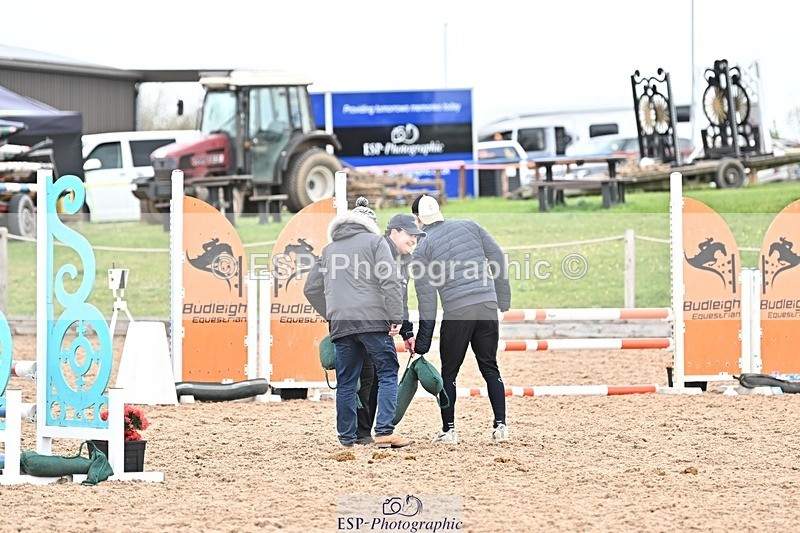 250414-104744-00247 - 80cm Round 1