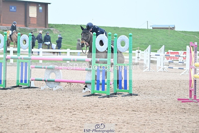 240113A-132604-02192 - Cls 12 Newcomers and 1.10m Open