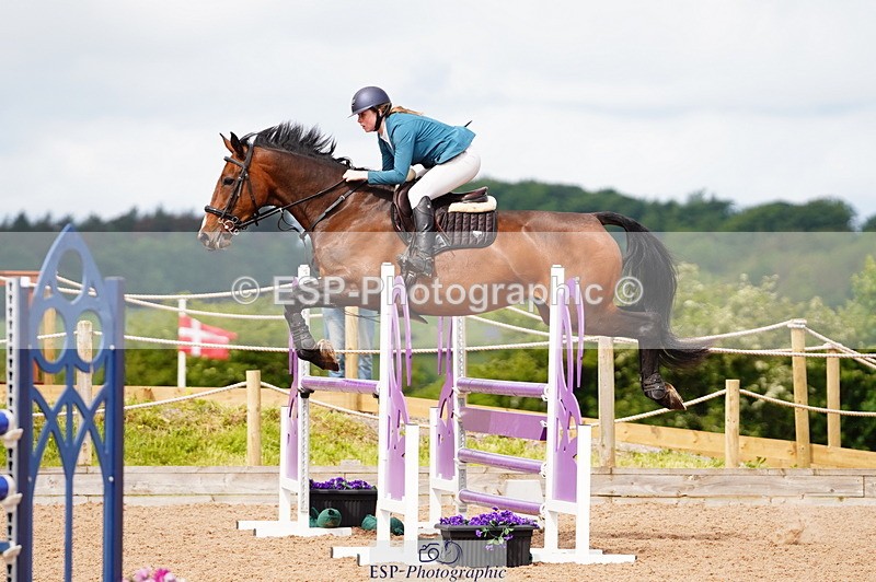 240526A-105038-07653 - Cls 26 Chard Equ 1.05m and 1.10m Grand Prix