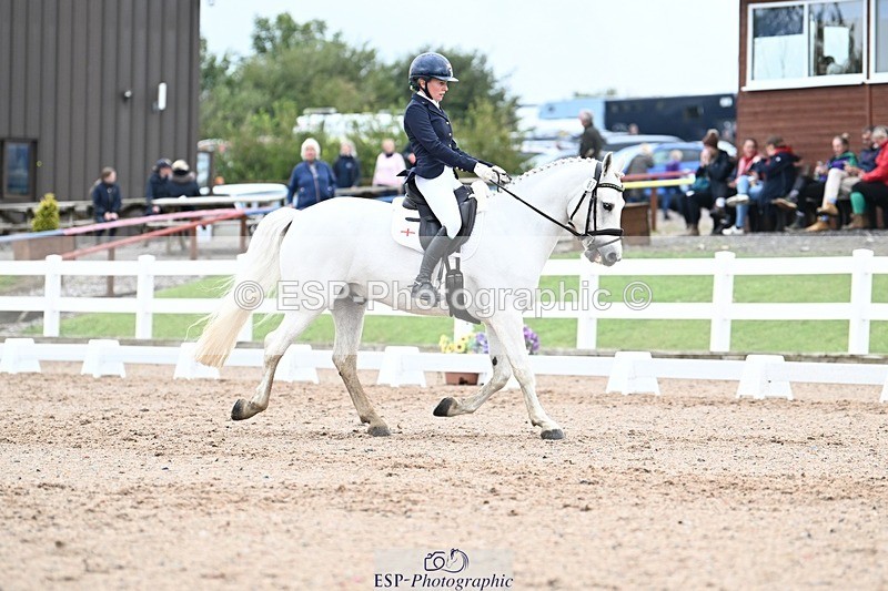 250907-124115-08401 - 067-Laura.PercyConobola.Cascade