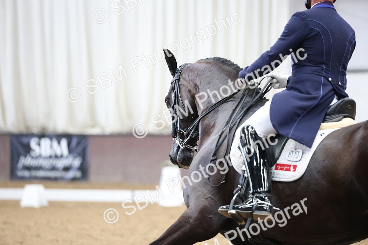SBM_004312 - Class 9 - FEI Inter 1 Gold - 15.55-16.43