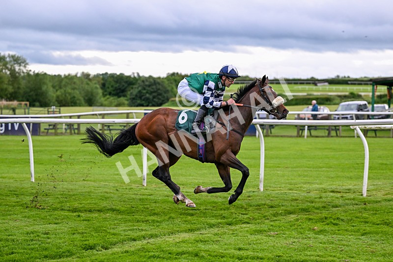 110626-Race 4-Winchurch-4900 - Race 4 19.52pm Download The Raceday Ready App Handicap