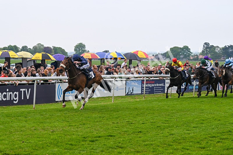 060524-Race 4-Powdering-6598 - Race 4