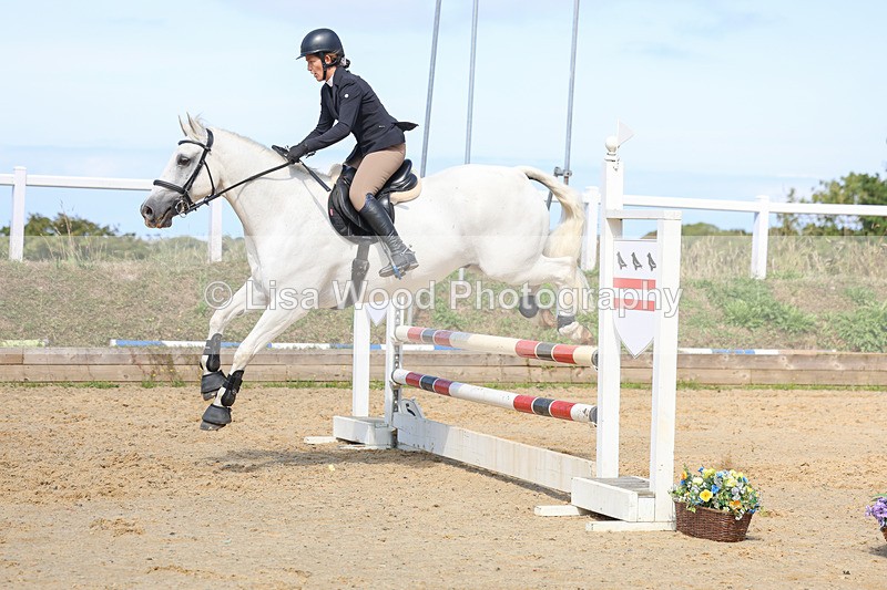3E7A1121 - Class 4: Senior British Novice/90cm open
