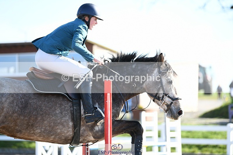 250330-101142-06028 - Cls 32 British Novice and 90cm
