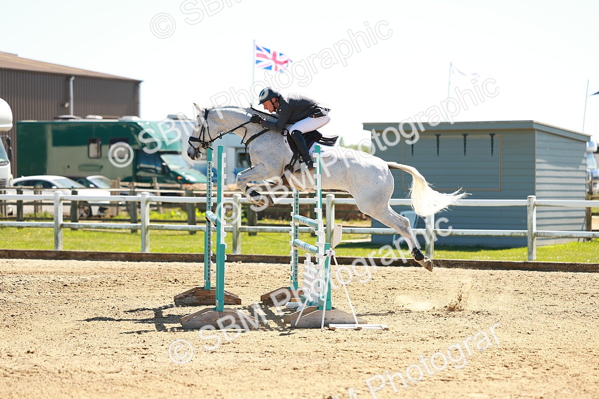 SBM_001518 - Class 5 - Senior Foxhunter - 1.20m