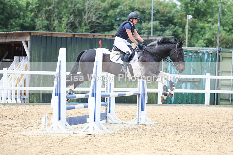 3E7A3092 - Class 4: Senior British Novice/90cm open