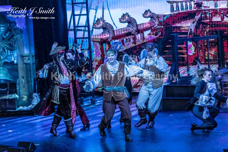 7KJS0939 - Ambition show team