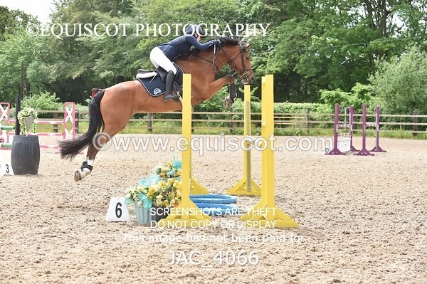 JAC_4066 - CLASS 4 - SAT -Senior Newcomers/ 1.10m Open