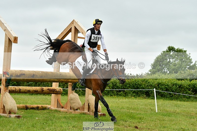 250524A-124859-10449 - B-351-Will.Rawlin-MACKENZY