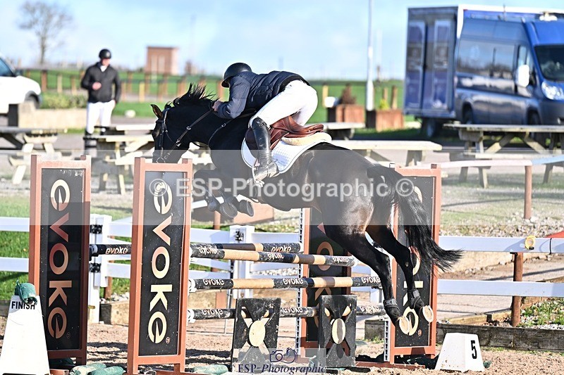 251119-124628-00386 - Cls 4 Newcomers and 1.10m Open