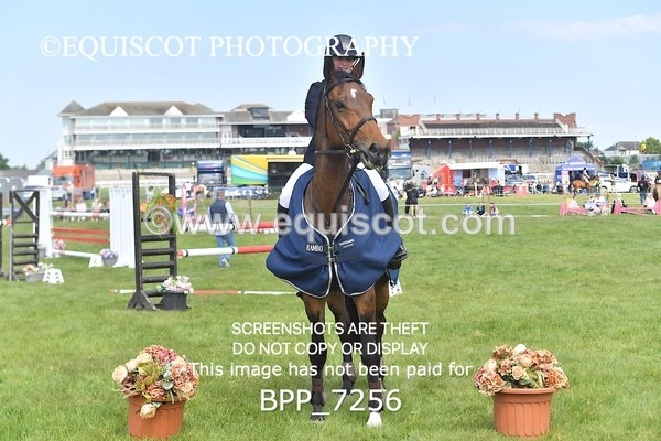 BPP_7256 - CLASS 3 Andrew Hamilton Coach, RHS Foxhunter Championship Qualifier