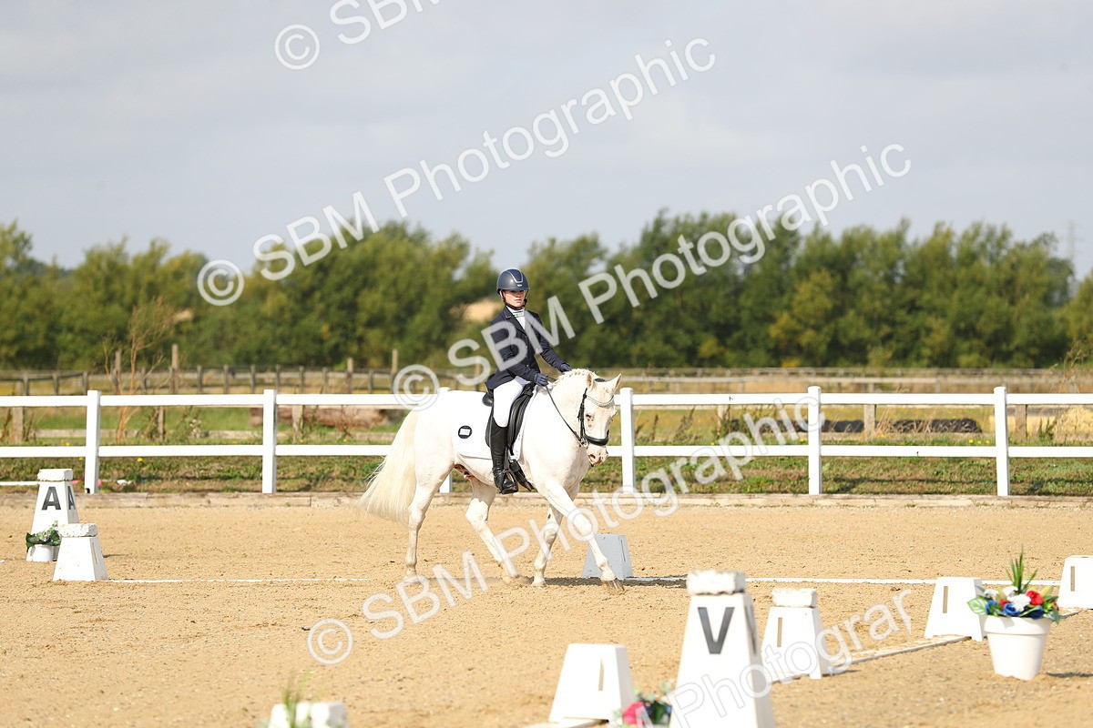 SBM_015584 - Class 13 - Novice 23 - 9.54-11.04