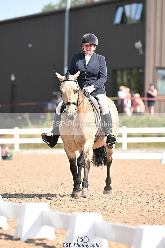 250816-111432-03569 - 082-Sarah.DavisWinston.Classic.Gold