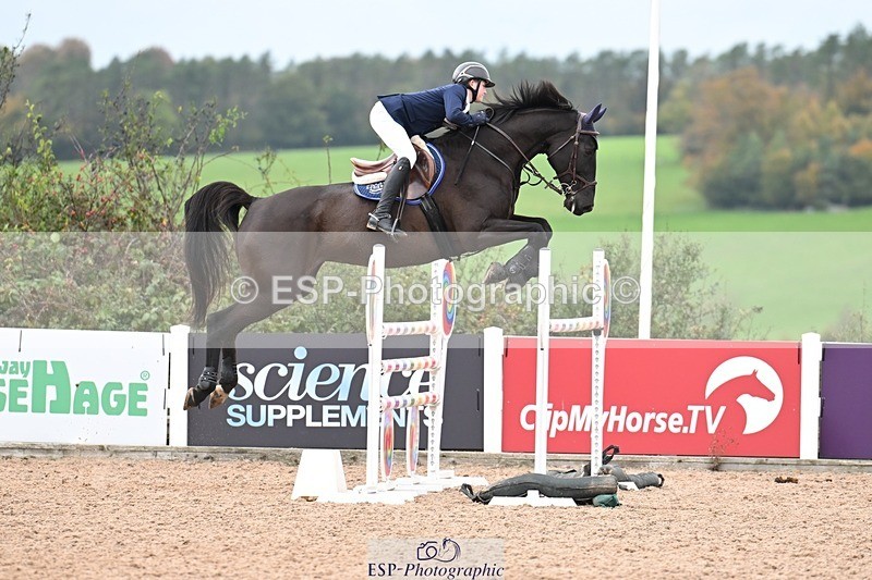 251022-142408-00648 - Cls 6 Snr Foxhunter 1.20m