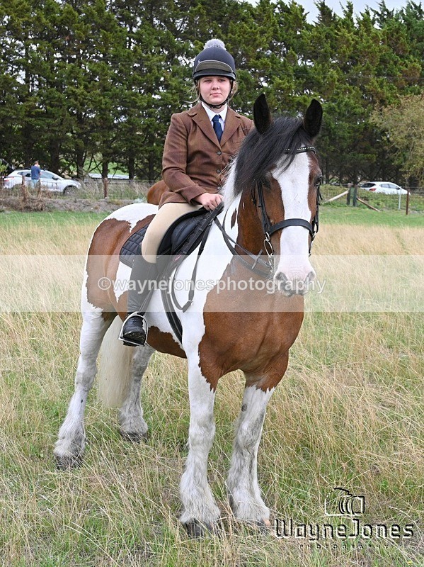 WJ7_0770 - Berks & Bucks Hound Exercise Blewbury 13-09-26