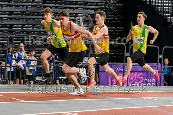 CombiMast25-914705 - Track Male Set One