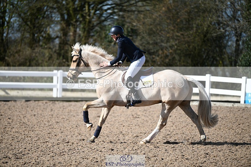 250330-103604-06186 - Cls 32 British Novice and 90cm