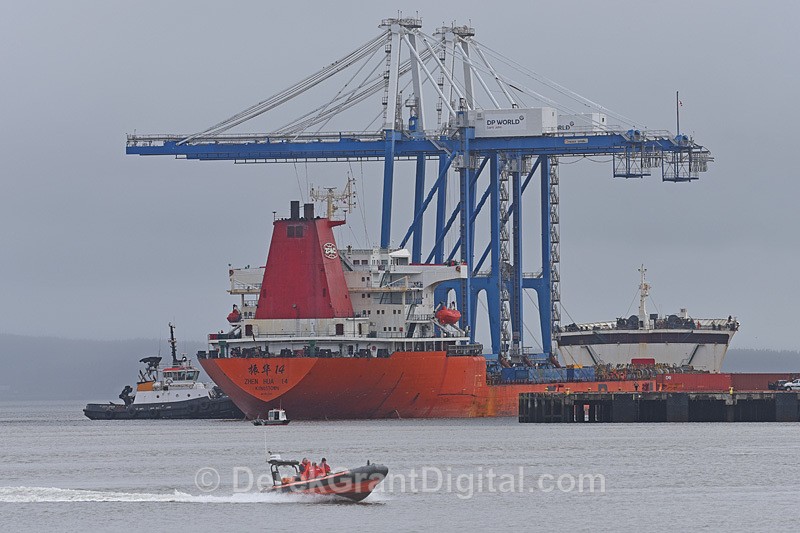 Zhen Hua 14 Heavy Lift Vessel DP World Cranes Port of Saint John NB - Boats