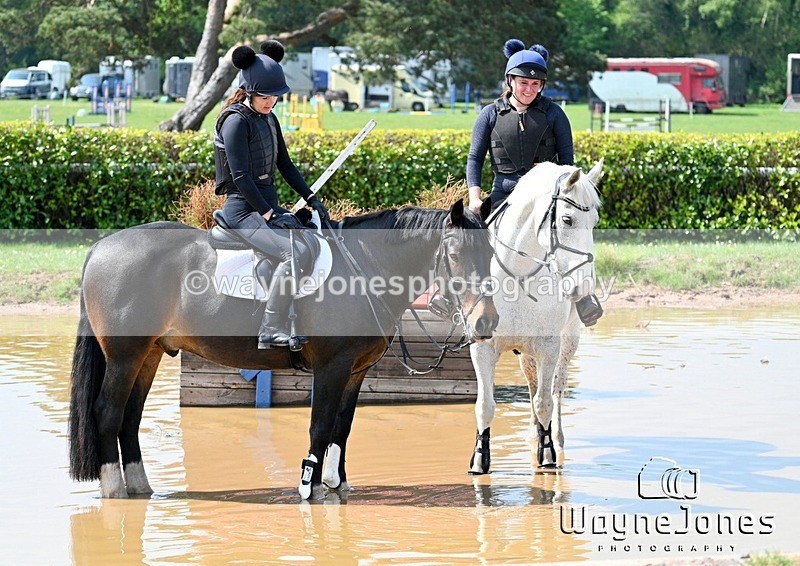 WJ7_7042 - The stables at Tweseldown 27-04-25