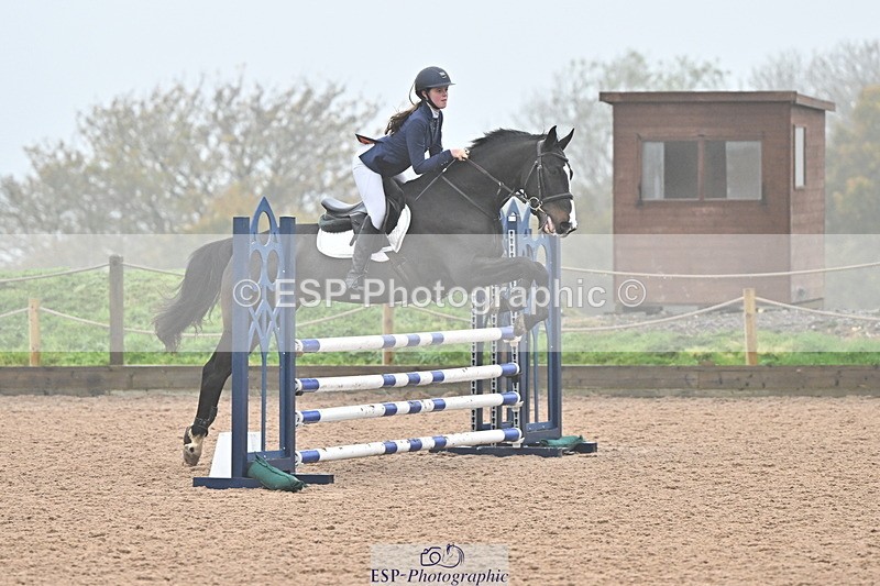 241103A-112205-07013 - SUN Cls 18 British Novice and 90cm Open