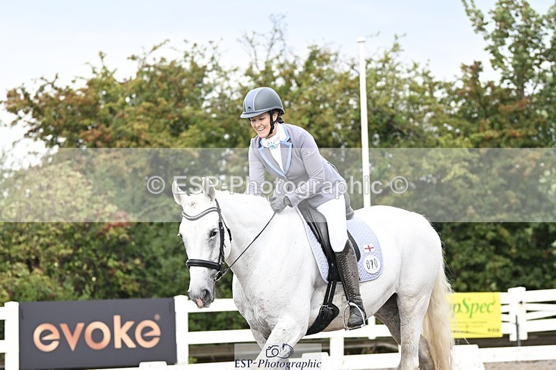 250907-105156-06382 - 070-Charlotte.DoreyDeards.Silver.Bounce