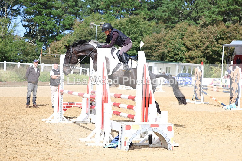 3E7A9259 - Class 9: Senior British Novice/90cm open