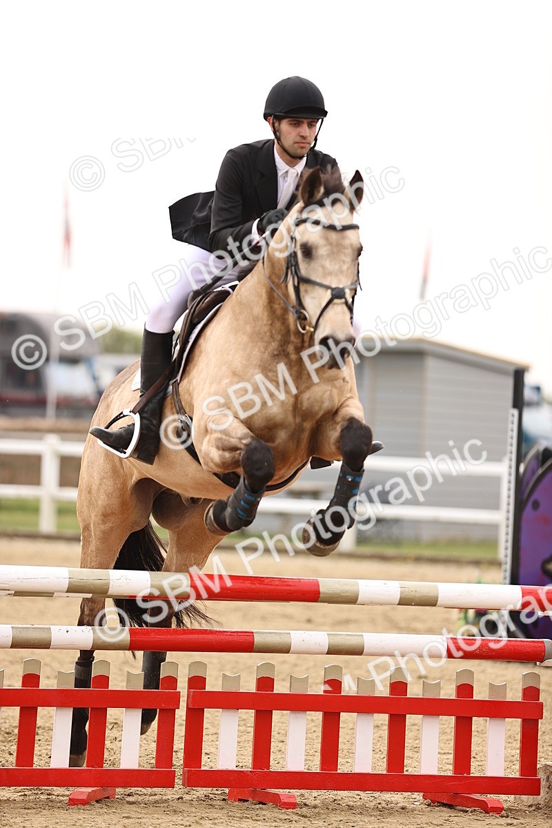  - Class 15 - Senior British novice - 90cm