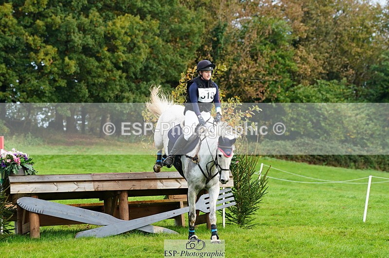 251025A-093710-15942 - D-318-Caroline.Allan