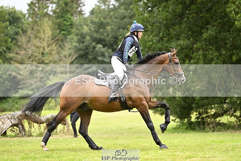 240825X-163621-37563 - 80cm XC 16.30 to 17.30