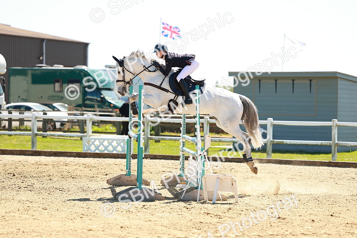 SBM_001301 - Class 4 - Senior Newcomers 1.10m