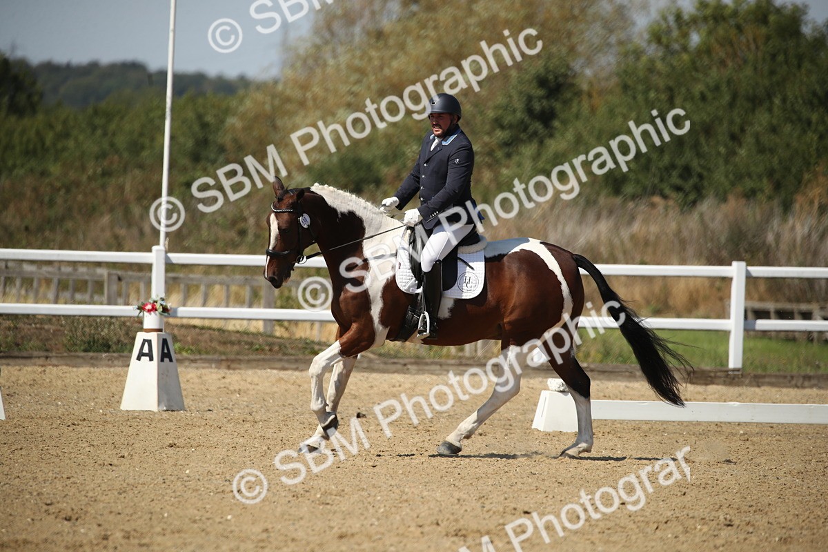 SBM_005106 - Class 11 - Novice 5 - 11.41-12.58