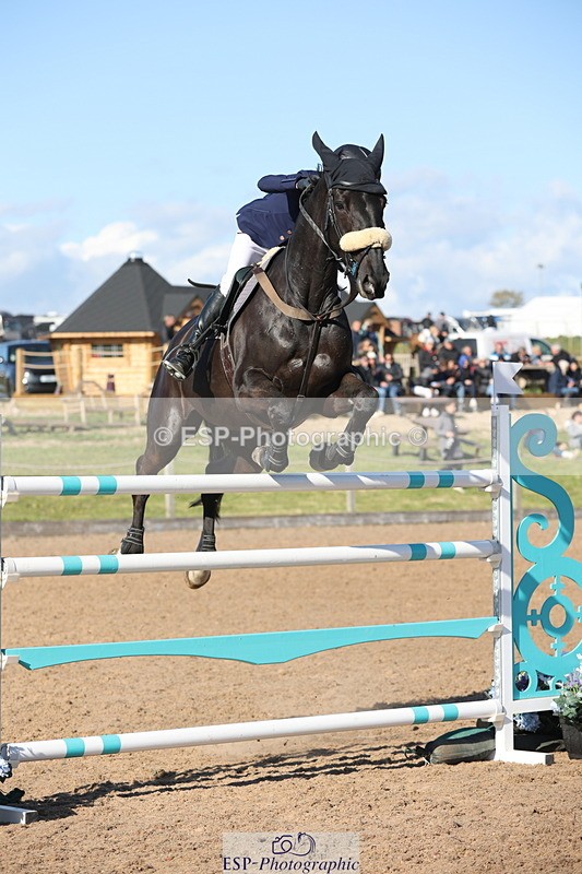 240419A-170217-09564 - Cls 10, 2 Star Big Tour 145cm  Break to End